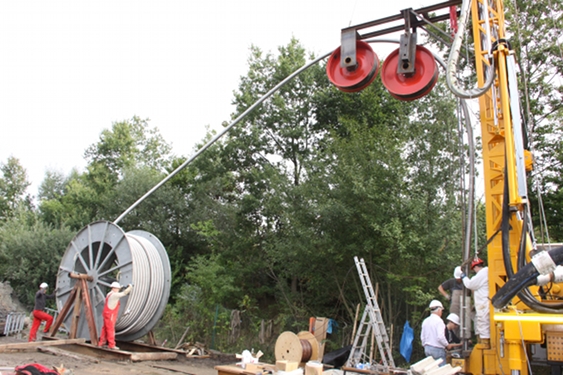 Foto: Einbau mitteltiefer Erdwärmesonde